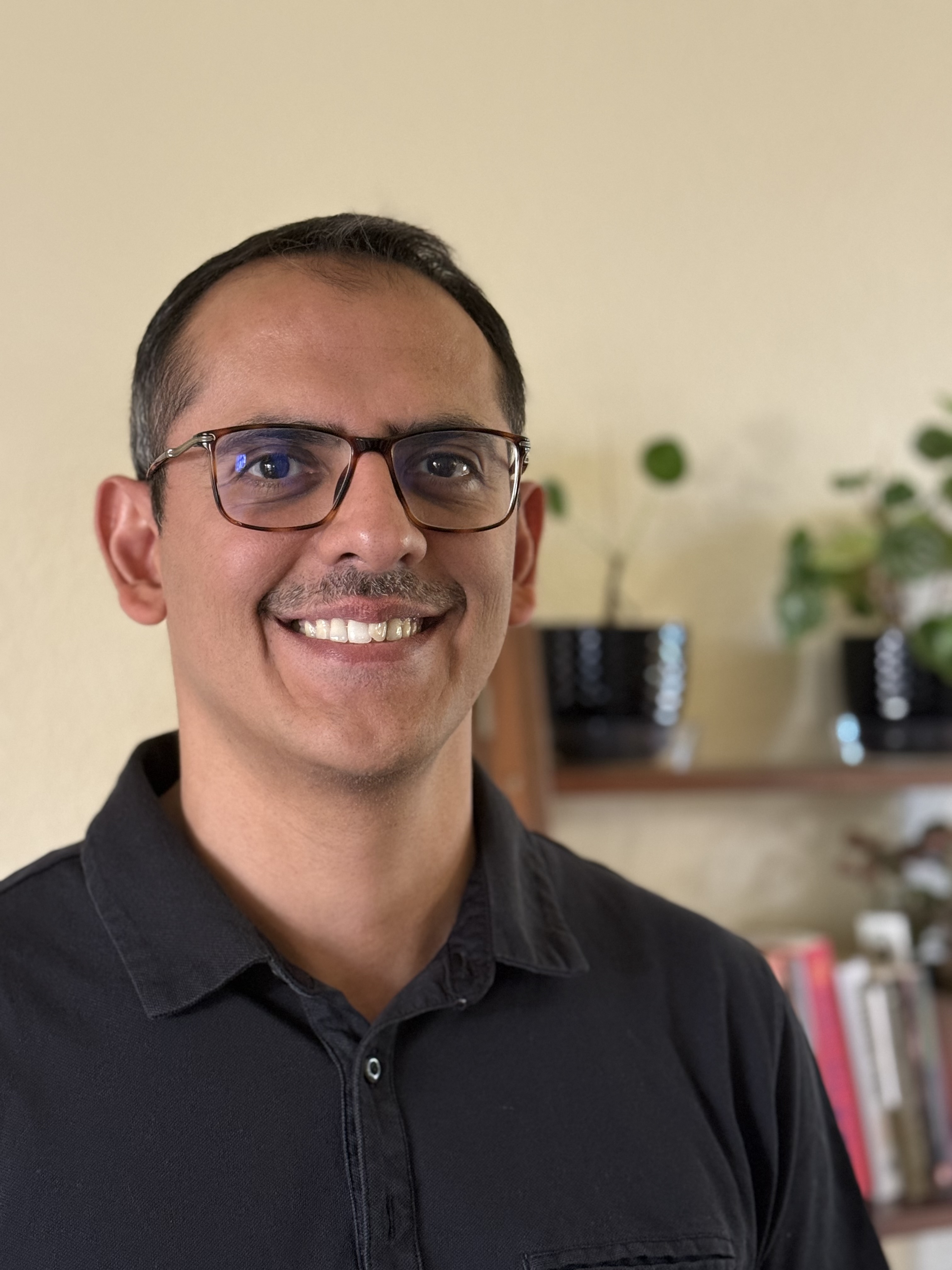Ayush, founder of MindfulThreads Coaching